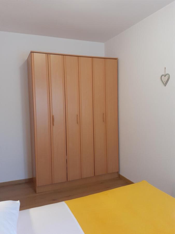 Apartman Paola Malinska Exterior photo