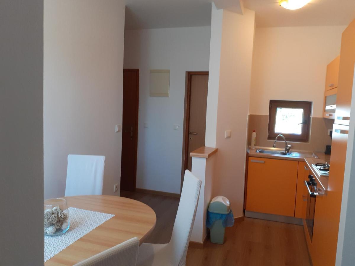 Apartman Paola Malinska Exterior photo