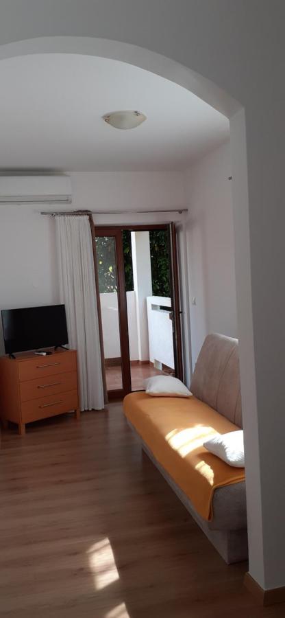 Apartman Paola Malinska Exterior photo