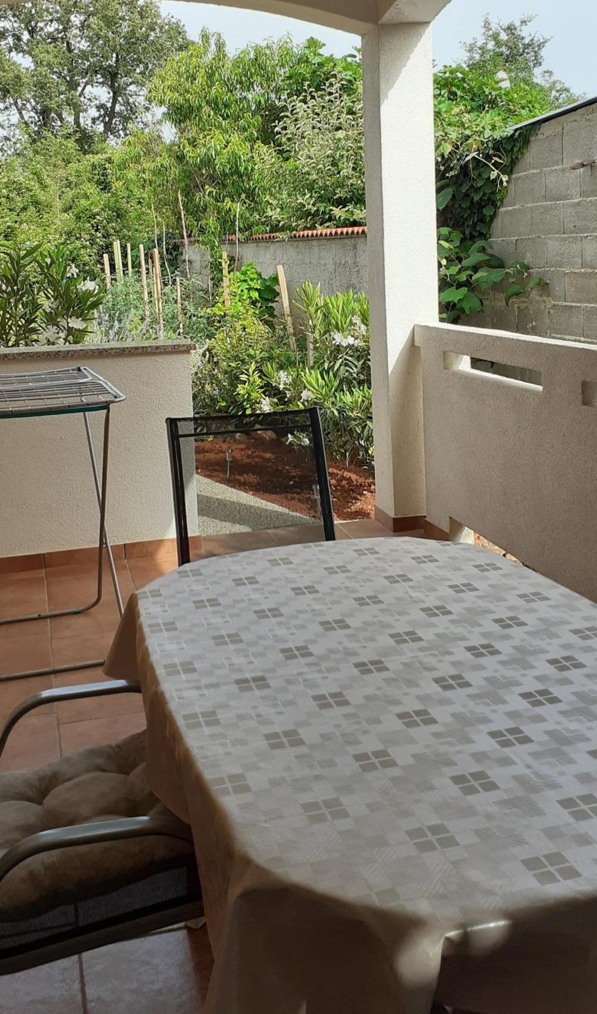 Apartman Paola Malinska Exterior photo