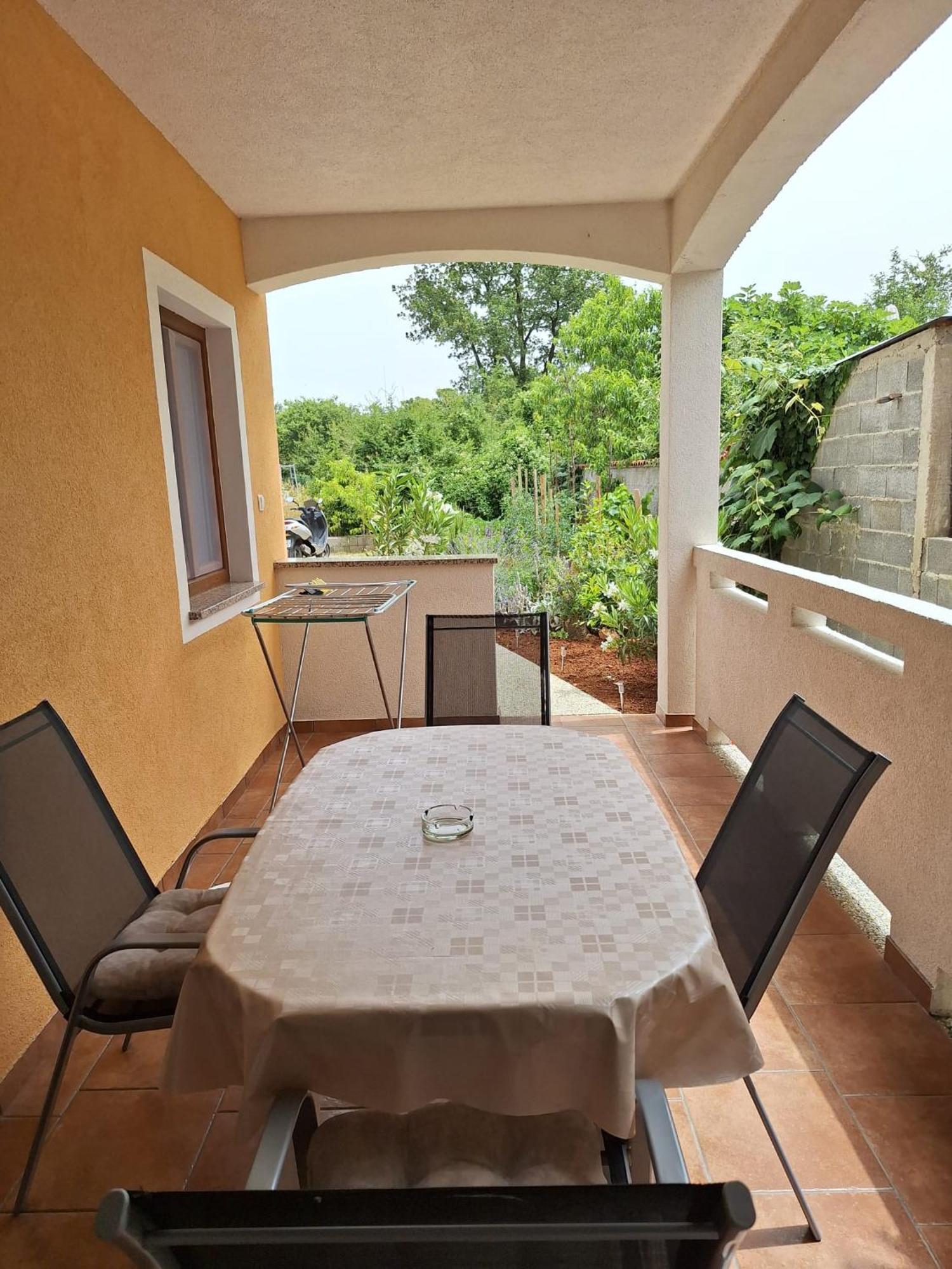 Apartman Paola Malinska Exterior photo